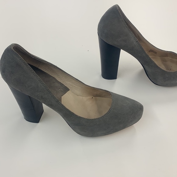 Ladies size 9 1/2 Grey and Black Michael Kors Leather heels - Picture 4 of 9